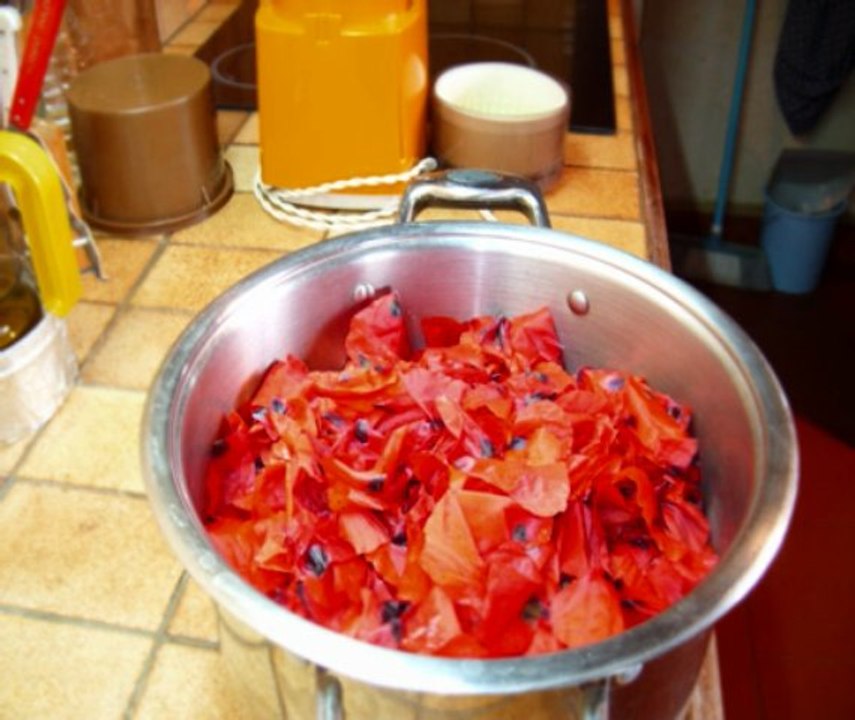 making of poppy jam