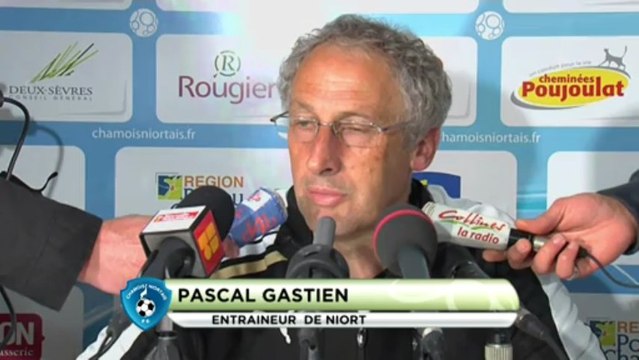 Conférence de presse Chamois Niortais - AJ Auxerre : Pascal GASTIEN (NIORT) - Bernard CASONI (AJA) - saison 2012/2013