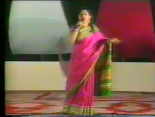 Runa Laila -- Un ki nazron say mohobat ka jo paigaam mila