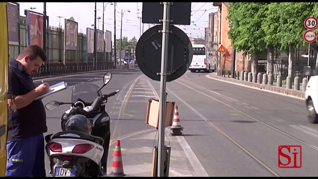 Napoli - Grave incidente tra via Colombo e via Marina (04.05.13)