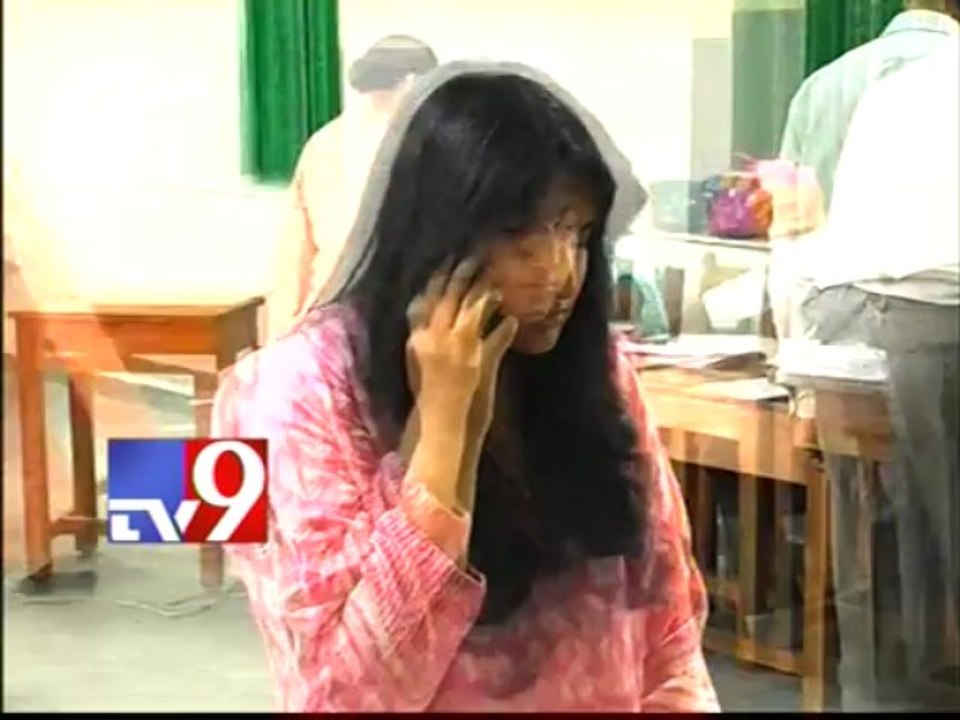 Kannada actress Ramya flouts rules in polling booth