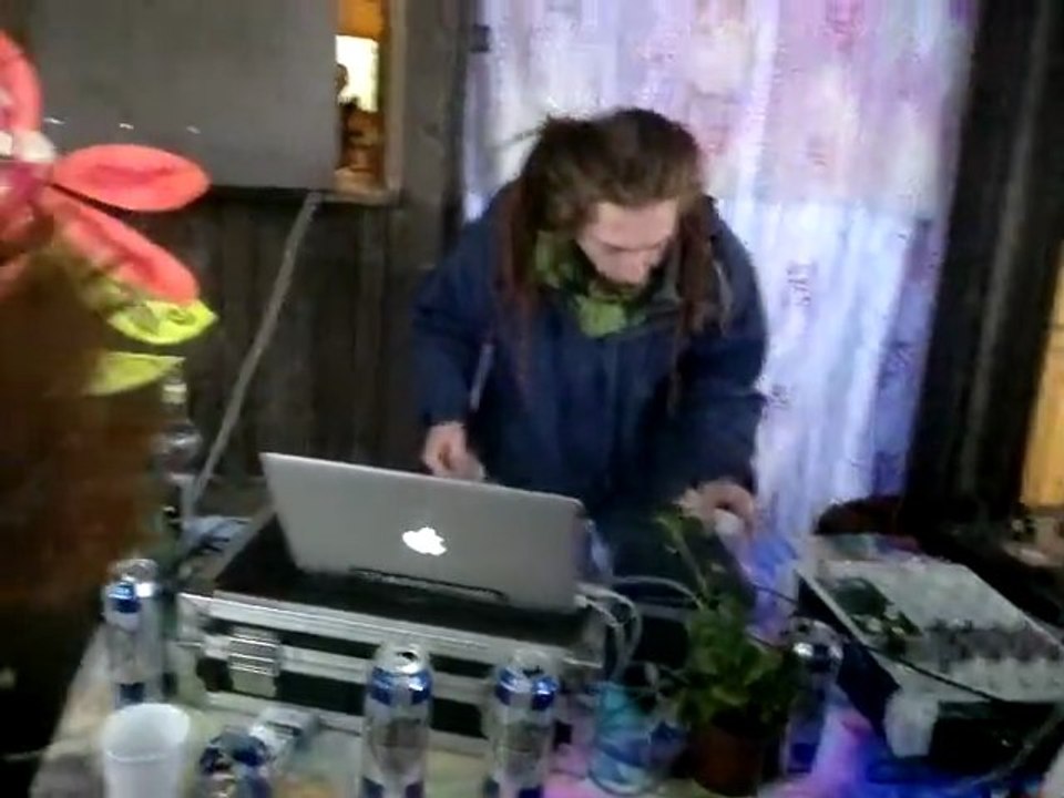 Logic Wave Live - The road to Summer - Vaud Swiss 2013