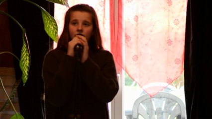 Lola Reva chante "t'es beau"