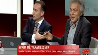 Fosiller profesörlerden bile saklanıyor (CNNTÜRK evrim tartışması - 3 Mayıs 2013)