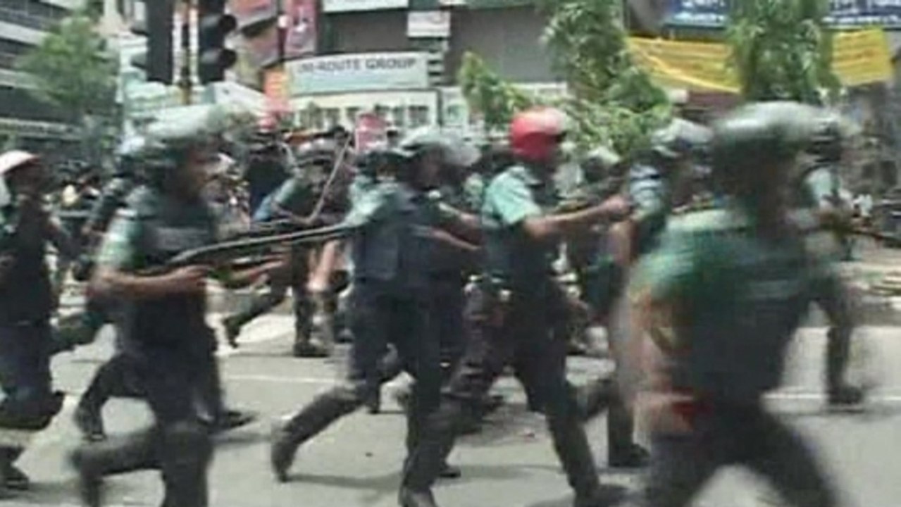 Islamists, police clash in Bangladesh