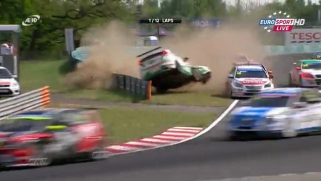 WTCC Hongrie 2013 Huge crash Tarquini