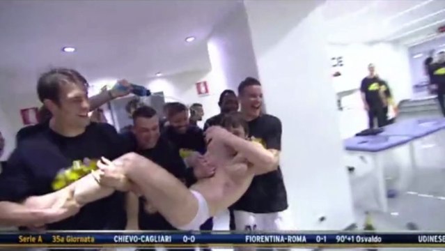 Conte jeté dans l'eau après avoir décroché un nouveau Scudetto !