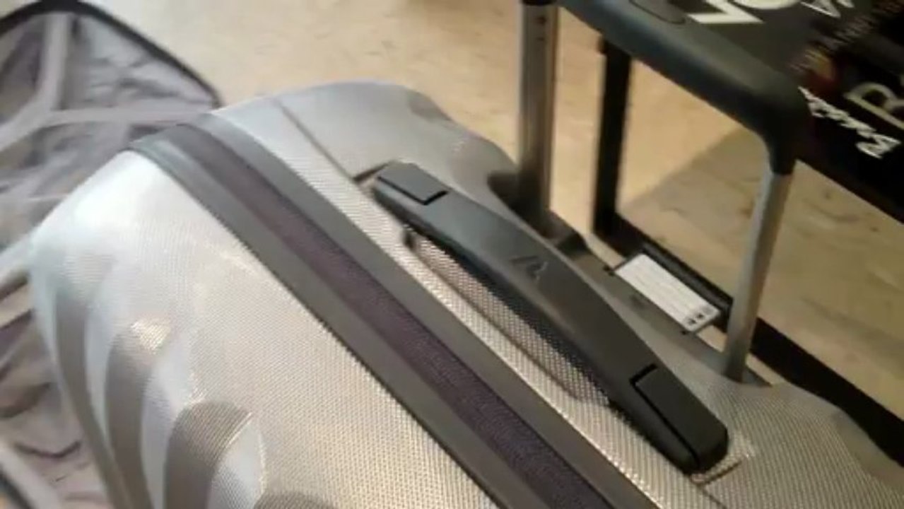 valise trolley UNO ZIP chez s'cale boutik valise bagage maroquinerie 28 av auber nice face à la gare thiers