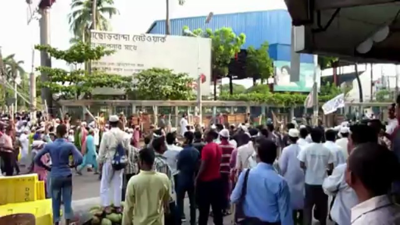 Bangladesh Islamists hold mass protest for blasphemy law