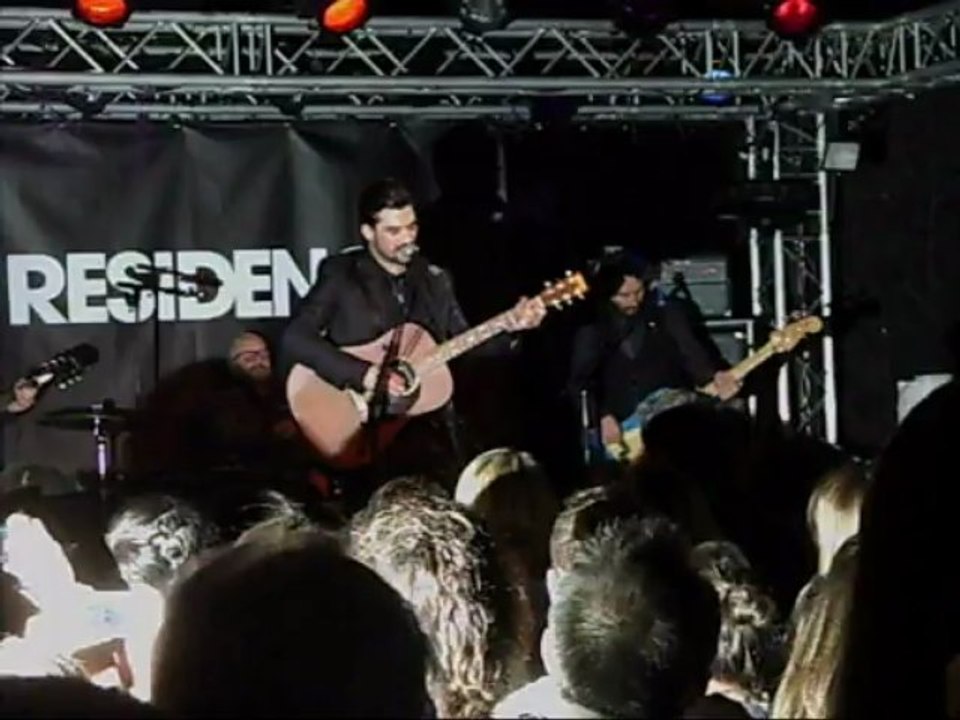 Florent Mothe Extrait Tu M'Effaces & Tant De Lendemains
