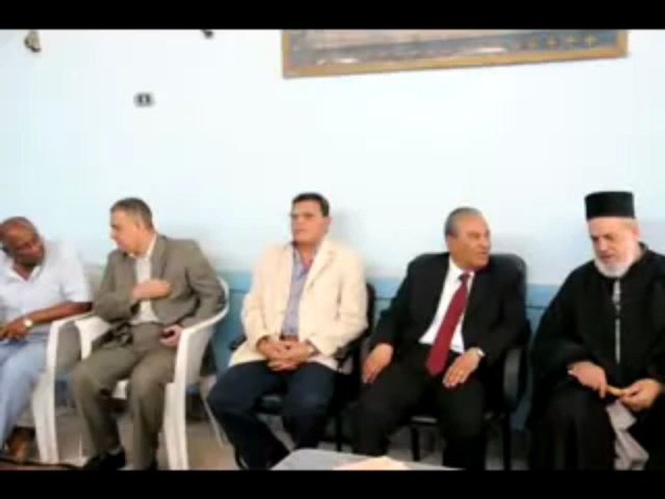 محافظ أسوان ومدير الأمن يهنئان المسيحين بعيد القيامة