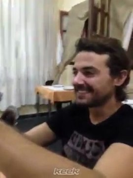 Pedro jugando en la cena después de la función repleta en San Juan Keek Gus Conti - 05 de Mayo