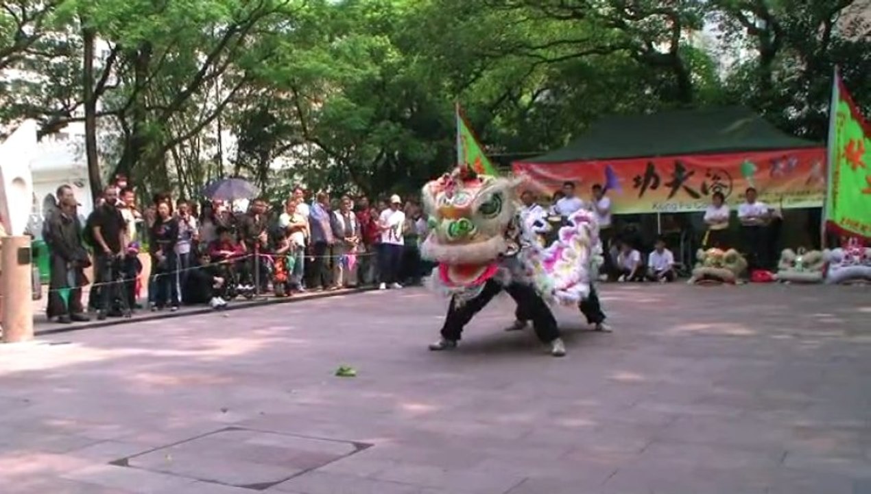 Human Mobile Stage 70E. 2013 Kung Fu Corner Show, Lion Dance