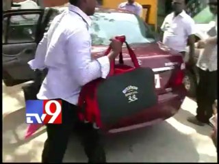 Car with 30 lakhs seized