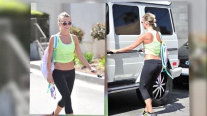 Julianne Hough dévoile son ventre plat après la gym