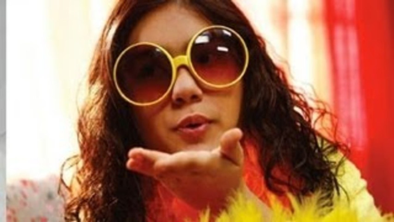 Gippi Becomes Superstar Over Night !
