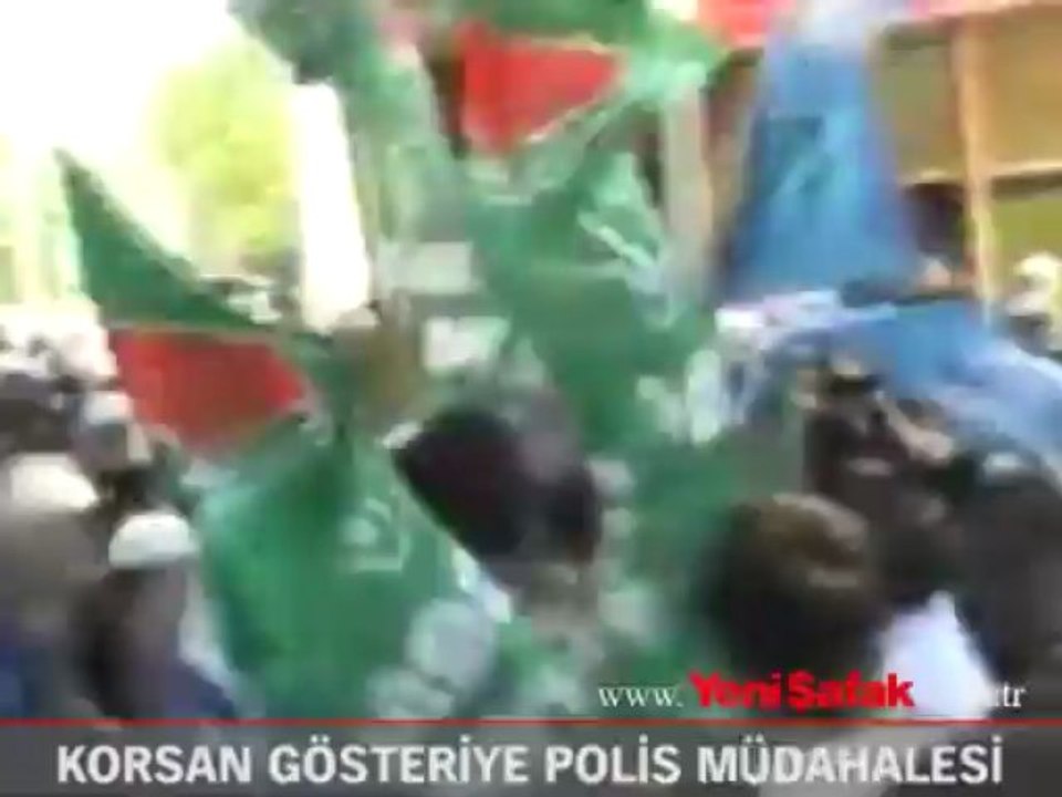 Korsan gösteriye polis müdahalesi