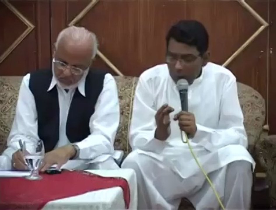 تحریک انصاف کے اعجاز چوہدری پر انڈوں کی بارش