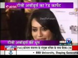 *Drashti Dhami* Glimpse of DD at the ITA Awards Red Carpet IBN7 Segment 06/05/2013