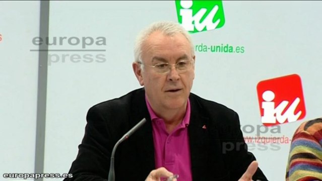 IU acusa a los asesores del Rey de lavarle la imagen