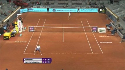 Azarenka sufre y gana a Pavlyuchenkova (7-6, 7-6)