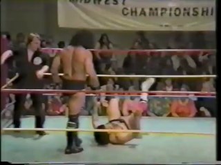 JIMMY SNUKA VS PAUL JONES MIDWEST CHAMPIONSHIP SPORTS 1981