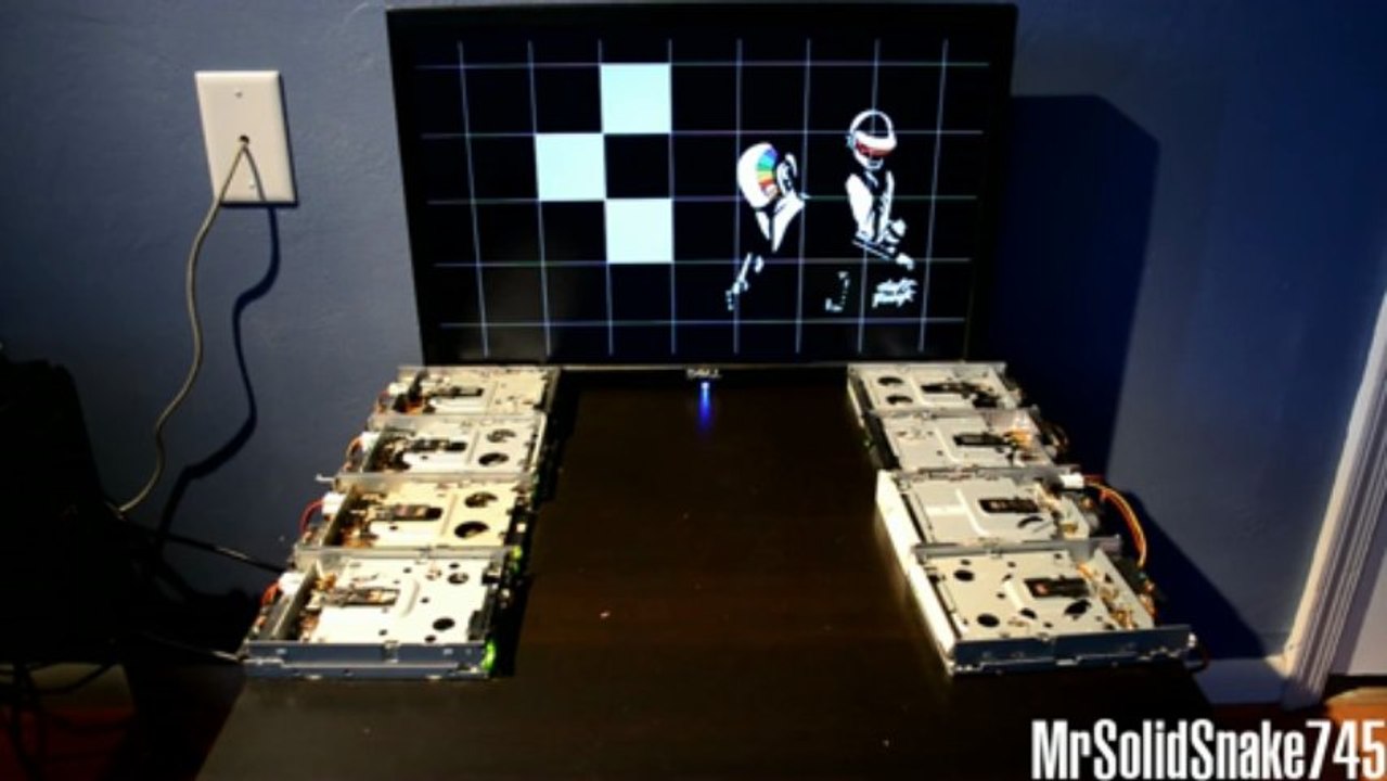 Daft Punk - Aerodynamic sur 8 lecteurs disquettes