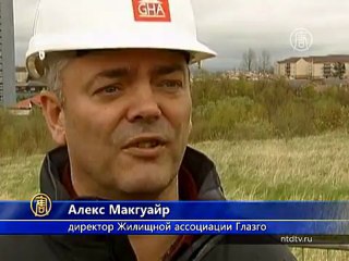 Снос своего дома наблюдают его жители