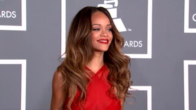 Rihanna Gets Booed After Leaving Fans Waiting For Three Hours at Her Concert