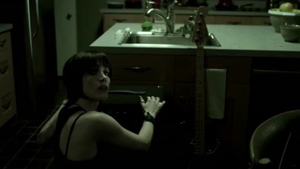 Mama - Extrait 1 "Lilly surprend Annabel dans la cuisine" - Le 15 Mai au cinéma