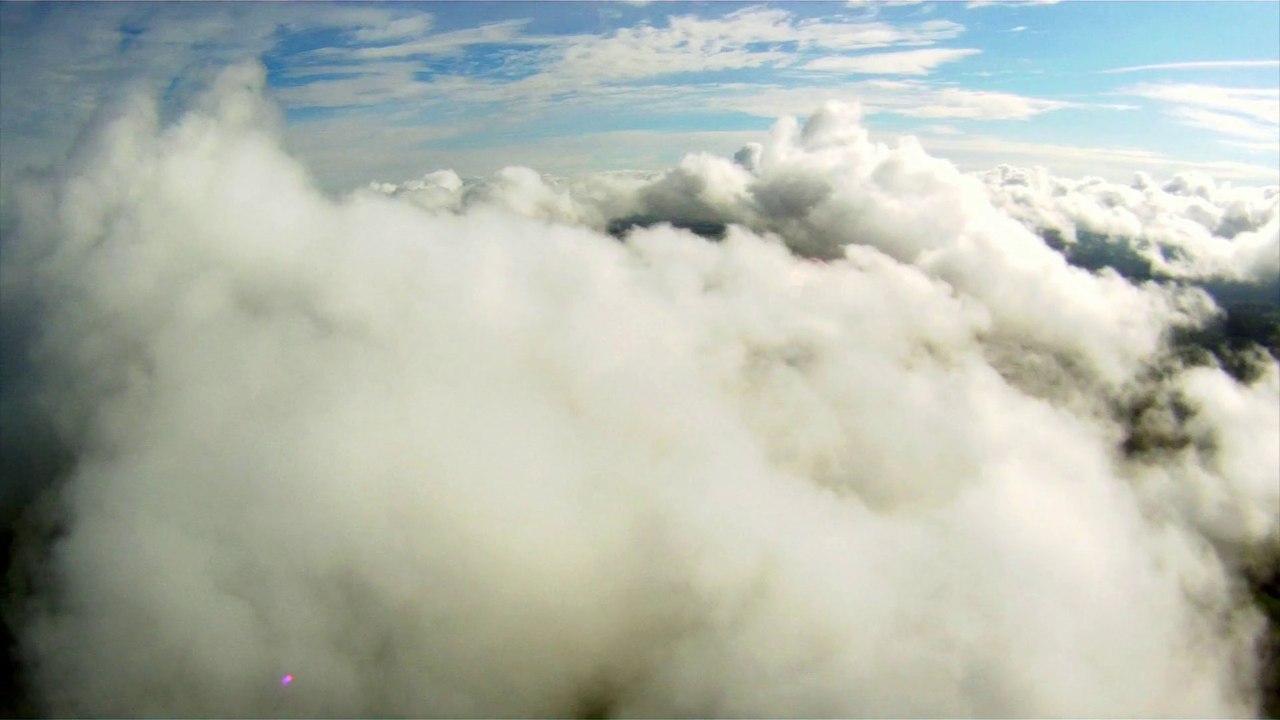 Dans les nuages - paramoteur mai 2013
