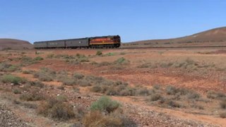 Australie- En direction de l'Outback: Paysage et train australien