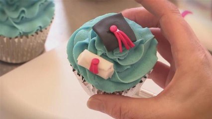How To Decorate Cupcakes For A Graduation