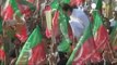 Pakistanlı politikacı İmran Han miting alanında kaza...