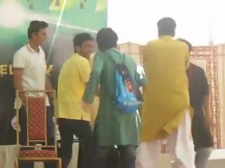 ZAARA SHIRAZEE SONG KOI MILL GAYA