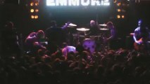 Emmure Frankie reçoit 200 Volts en concert