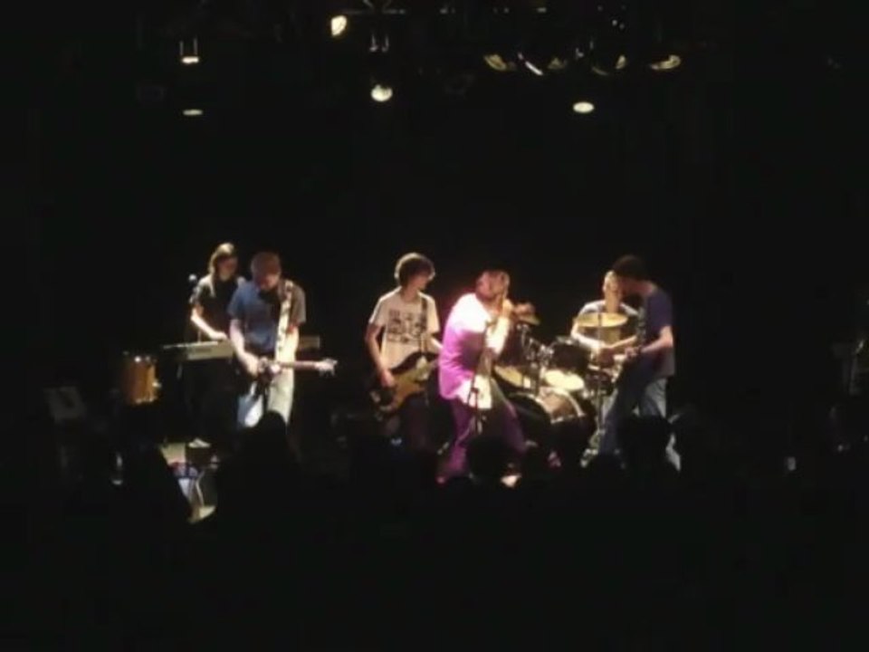 Broken Guitar - BRAINLESS