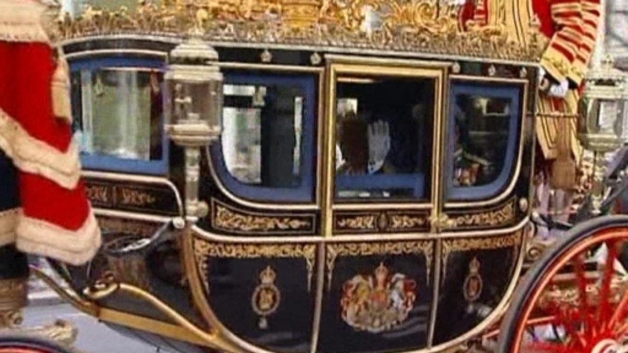 Queen Elizabeth opens British parliament