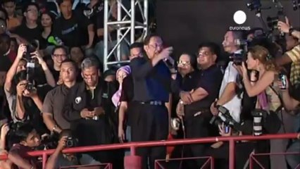 Miles de personas denuncian fraude electoral en Malasia.