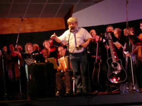 OPACAD et TACOMA chantent la terre est si belle le 8 mai 2013 à Exideuil sur Vienne