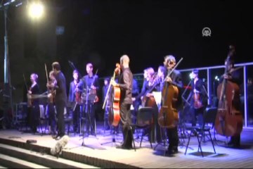 Oda orkestrasından Kürtçe türkü