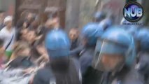 Giornalista aggredito Polizia durante carica