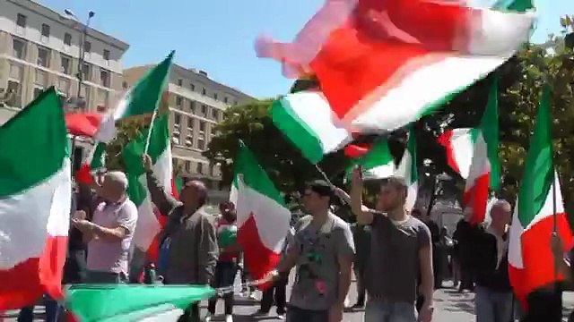 Napoli - La protesta dei disoccupati ''senza lavoro'' in Comune (08.05.13)