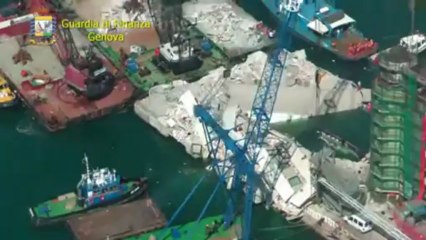 Genova - Nave contro torre del porto, morti e feriti -1- (08.05.13)