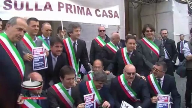 Sindaci di tutta Italia contro l'Imu. Alemanno: il governo rispetti il programma