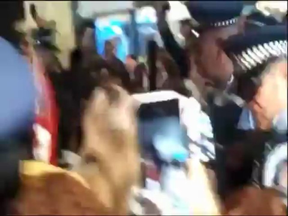 استقبال جماهيري حاشد للقيصر كاظم الساهر في مطار نيوزيلندا 2013