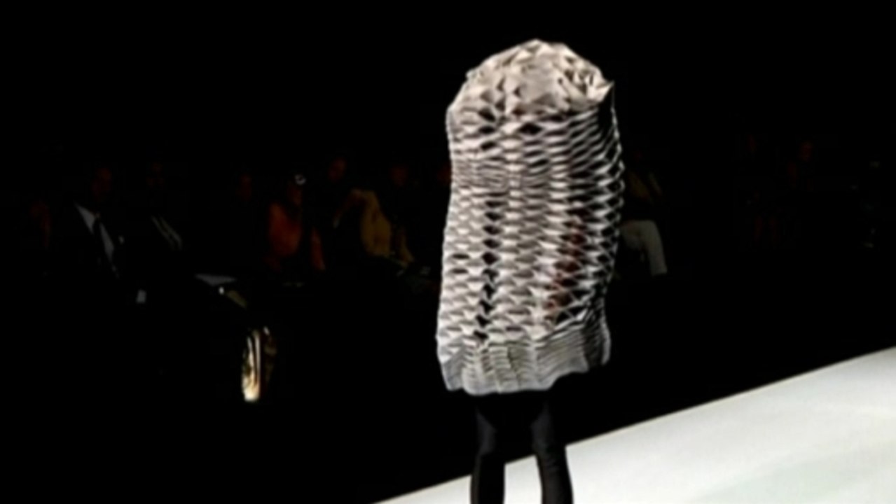 Colombia hosts evolution-themed fashion week