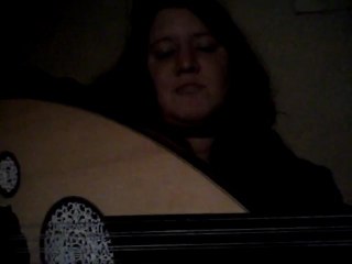 Le chant de la paix au oud à l'oreille