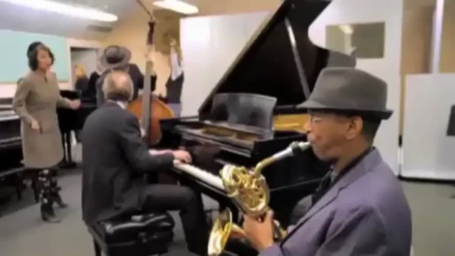 Hit the road Jack - Hugh Laurie, Gaby Moreno, The Copper Bottom Band