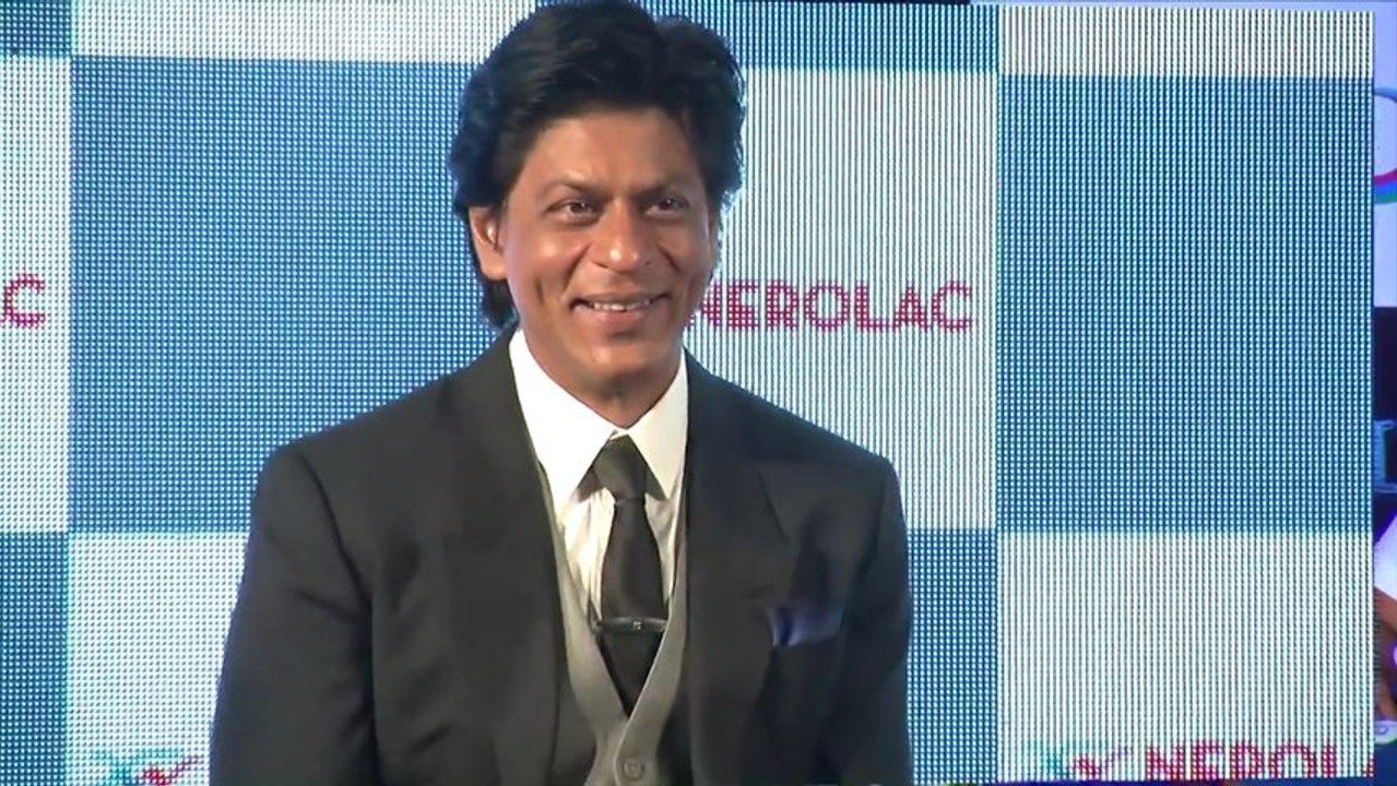 Shahrukh Khan Spotted Wearing Same Shoes In Two Ocassions